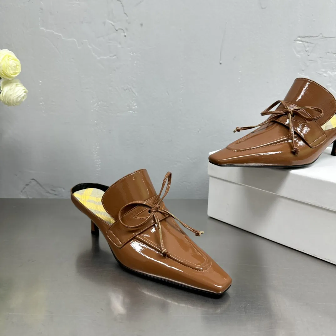 Burberry 2024春夏新作グレーリボンスリッパ - 画像 (10)