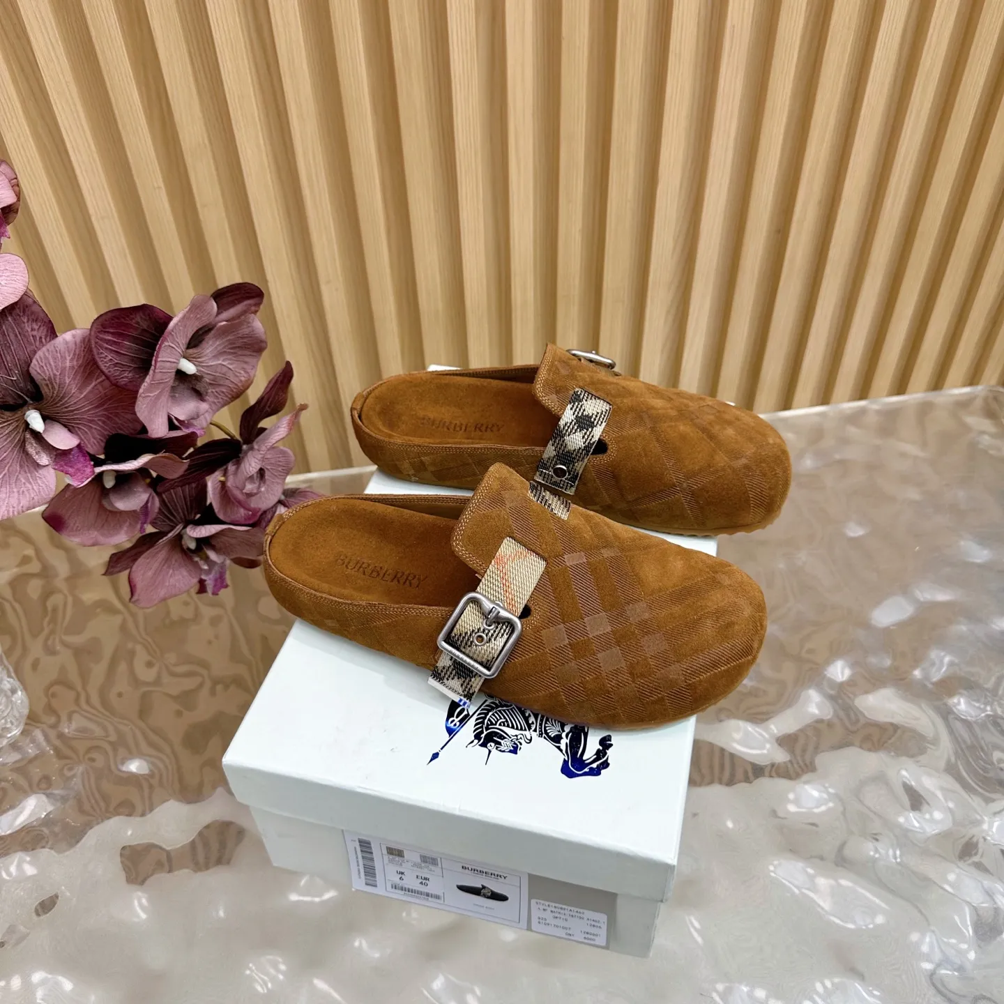 Burberry 2025新作茶色ビルケンシュトックのスリッパ