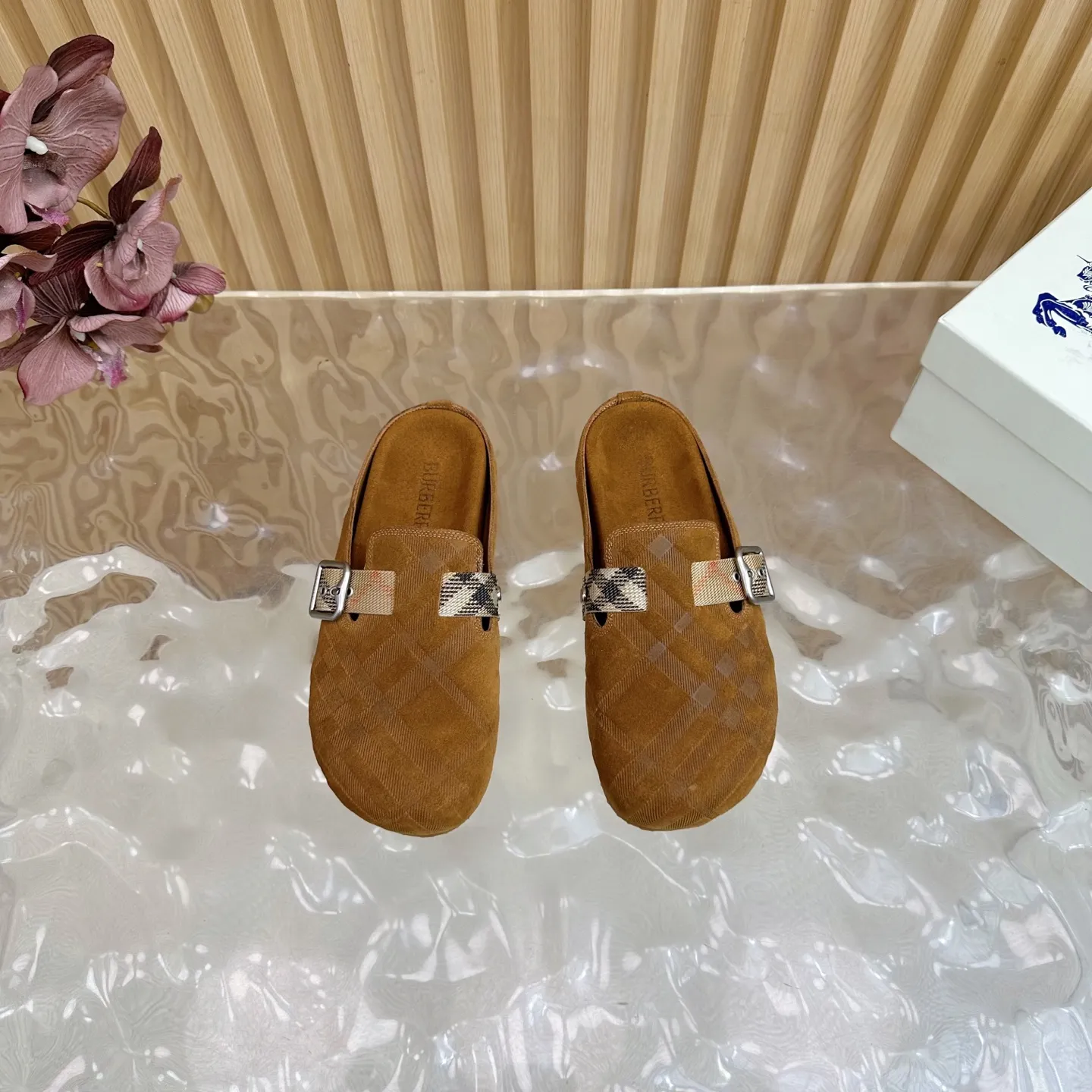 Burberry 2025新作茶色ビルケンシュトックのスリッパ - 画像 (5)