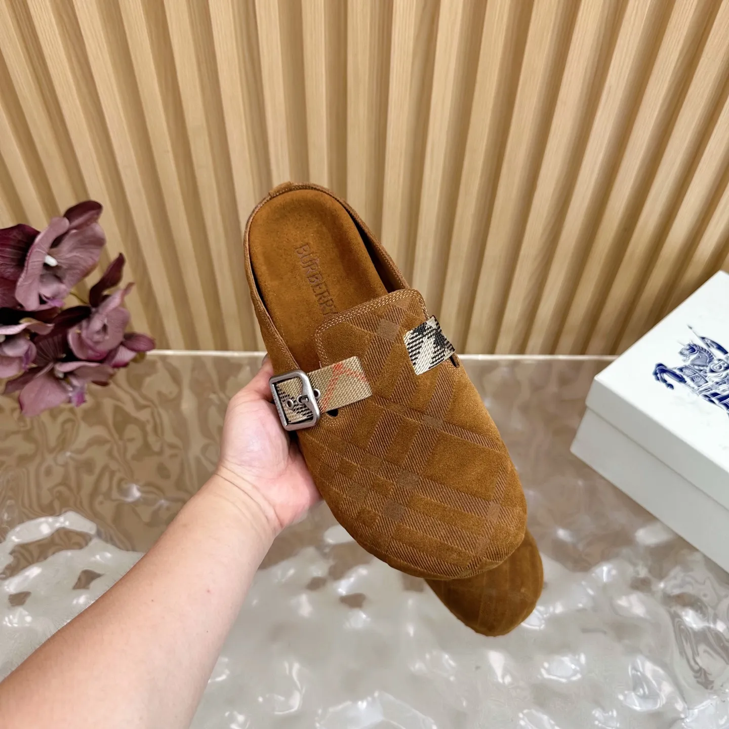 Burberry 2025新作茶色ビルケンシュトックのスリッパ - 画像 (8)