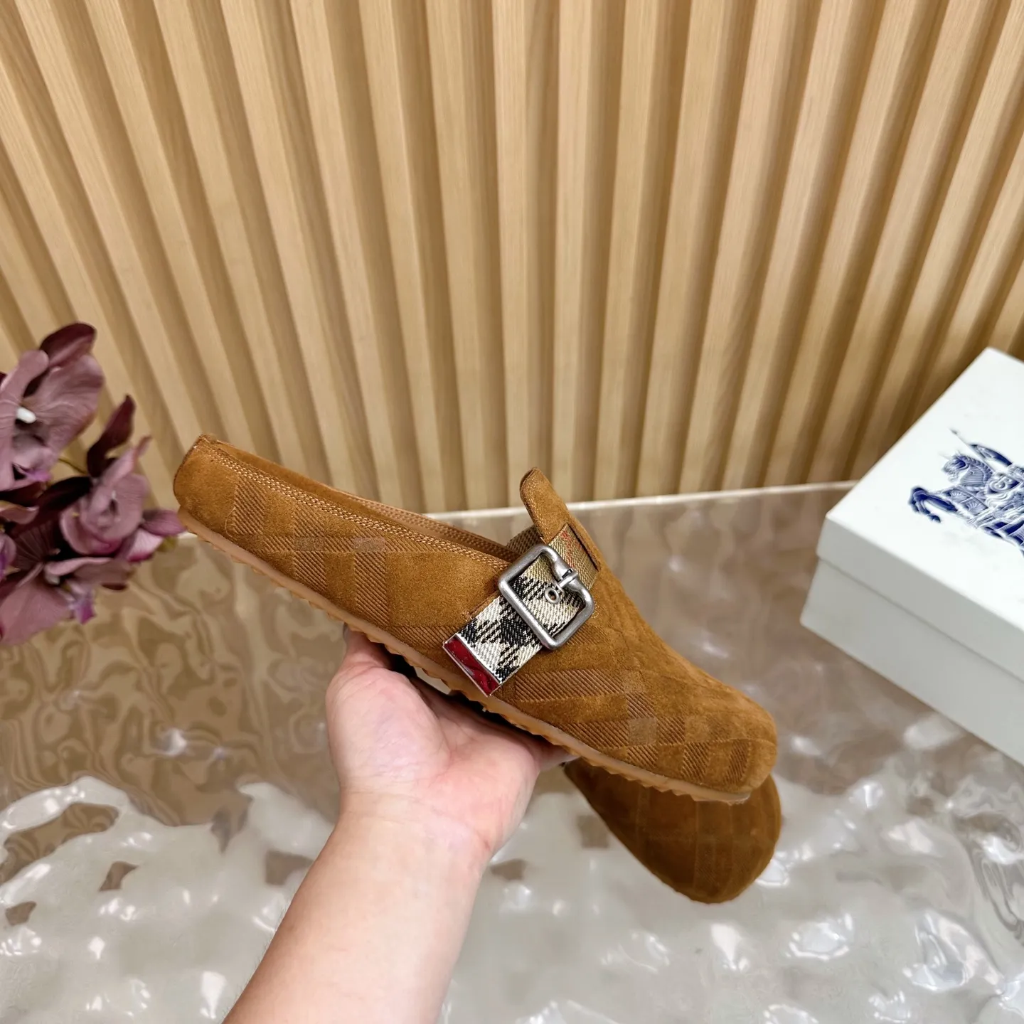 Burberry 2025新作茶色ビルケンシュトックのスリッパ - 画像 (9)