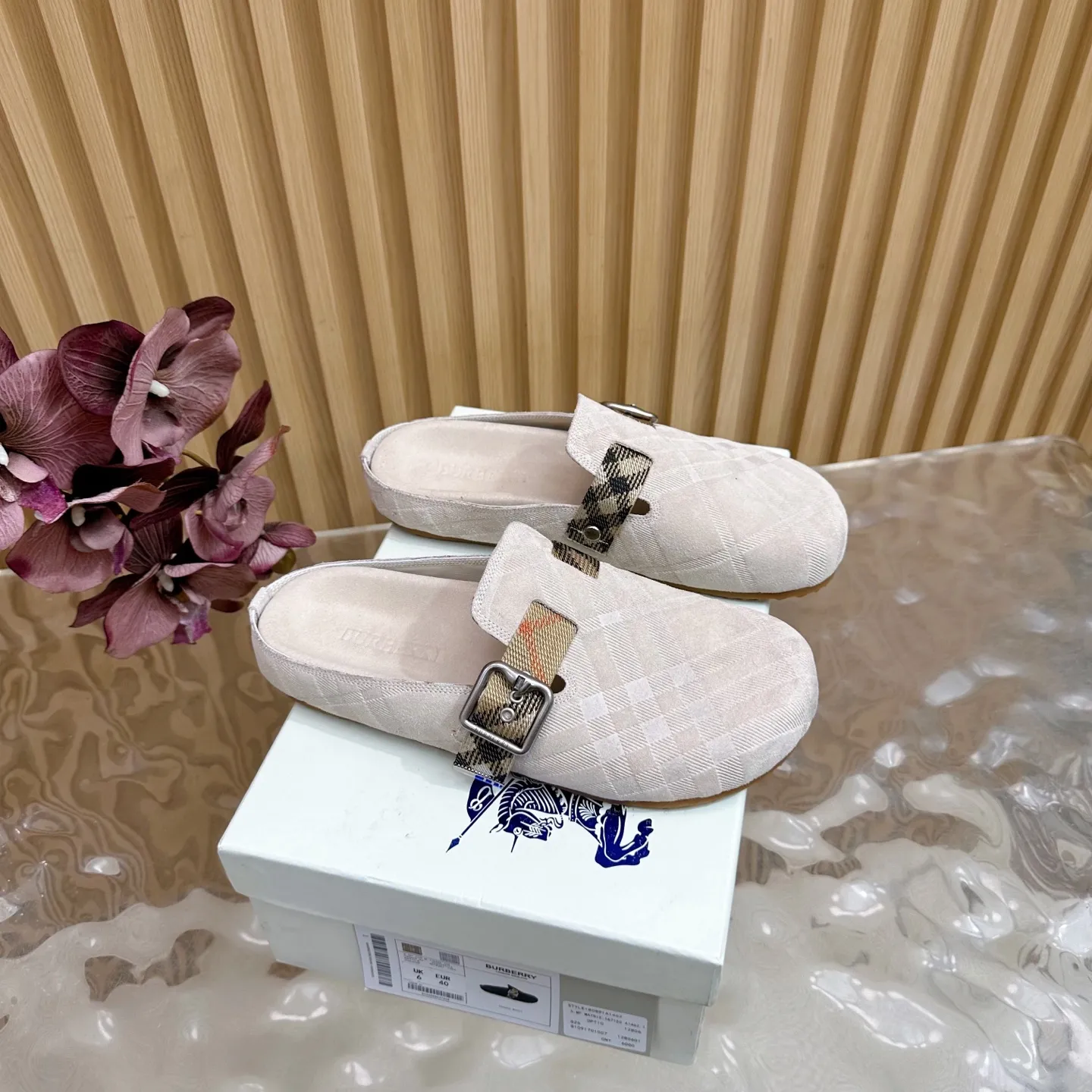Burberry ビルケンシュトックスリッパ ベージュ 新作
