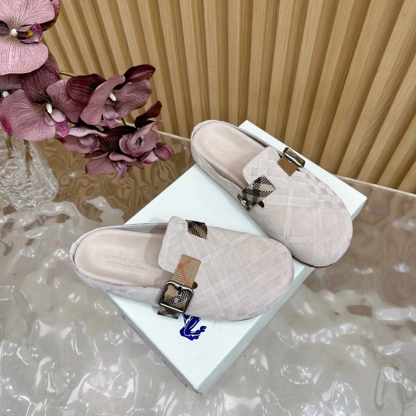 Burberry ビルケンシュトックスリッパ ベージュ 新作 - 画像 (3)