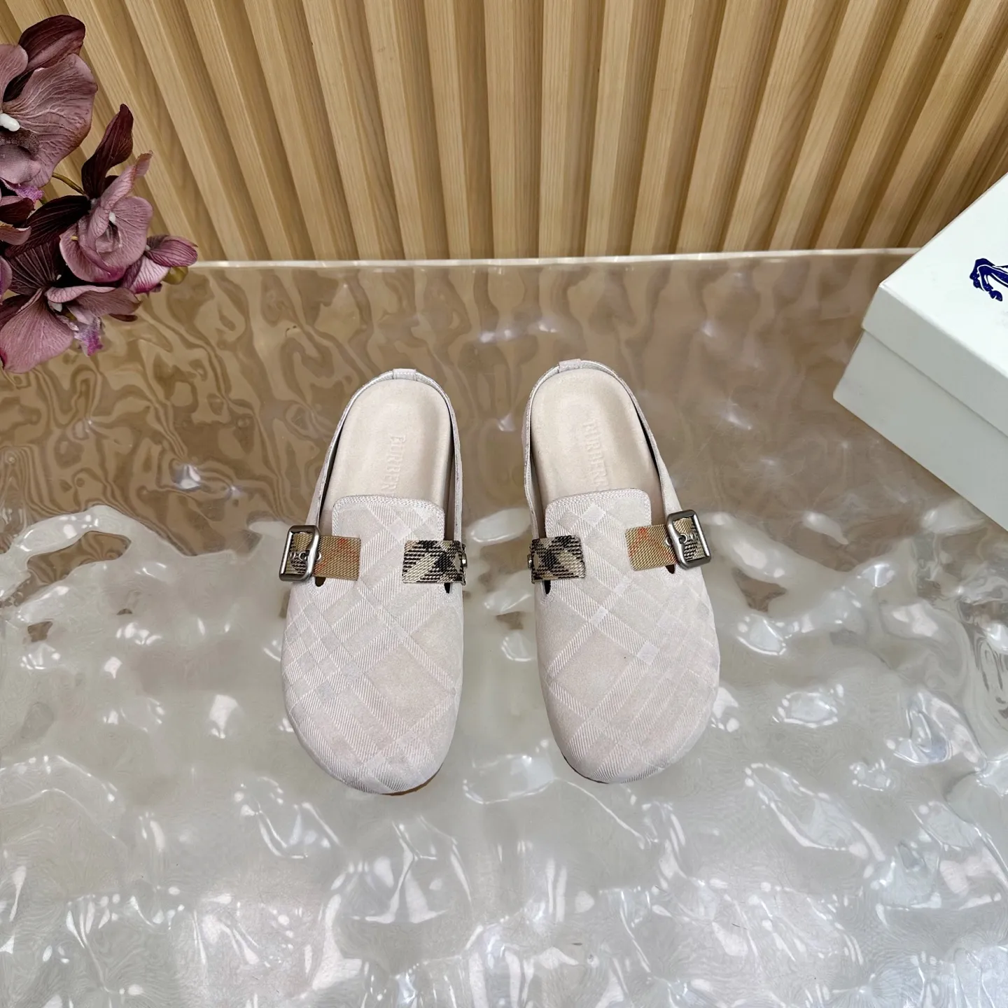 Burberry ビルケンシュトックスリッパ ベージュ 新作 - 画像 (5)