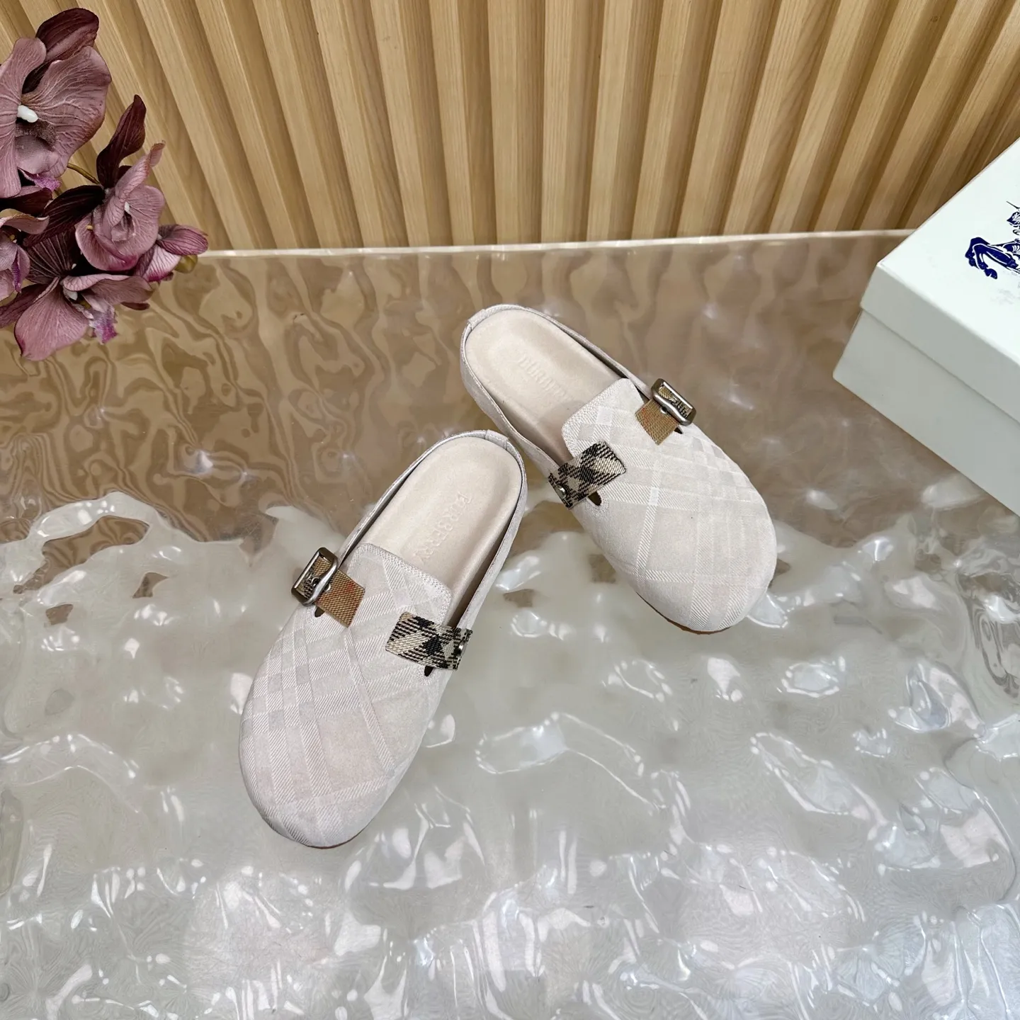 Burberry ビルケンシュトックスリッパ ベージュ 新作 - 画像 (6)