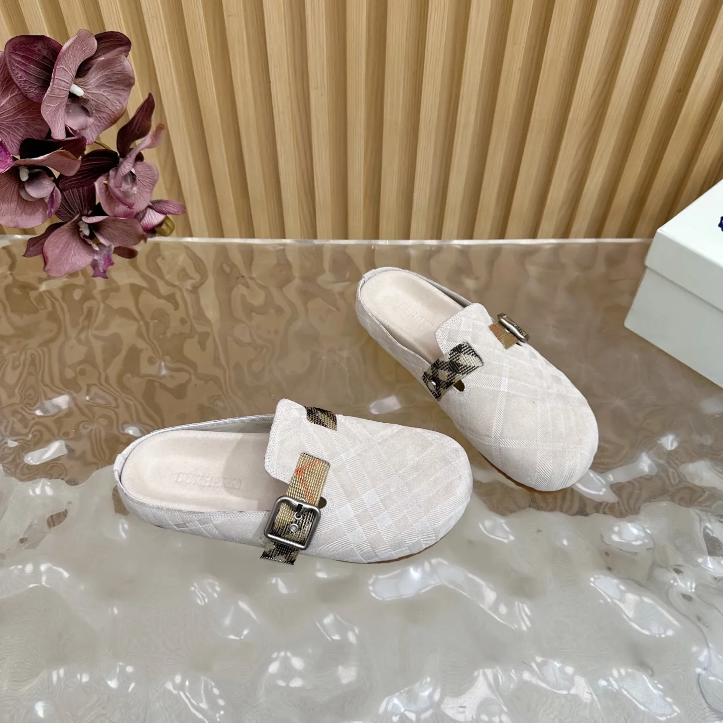 Burberry ビルケンシュトックスリッパ ベージュ 新作 - 画像 (7)