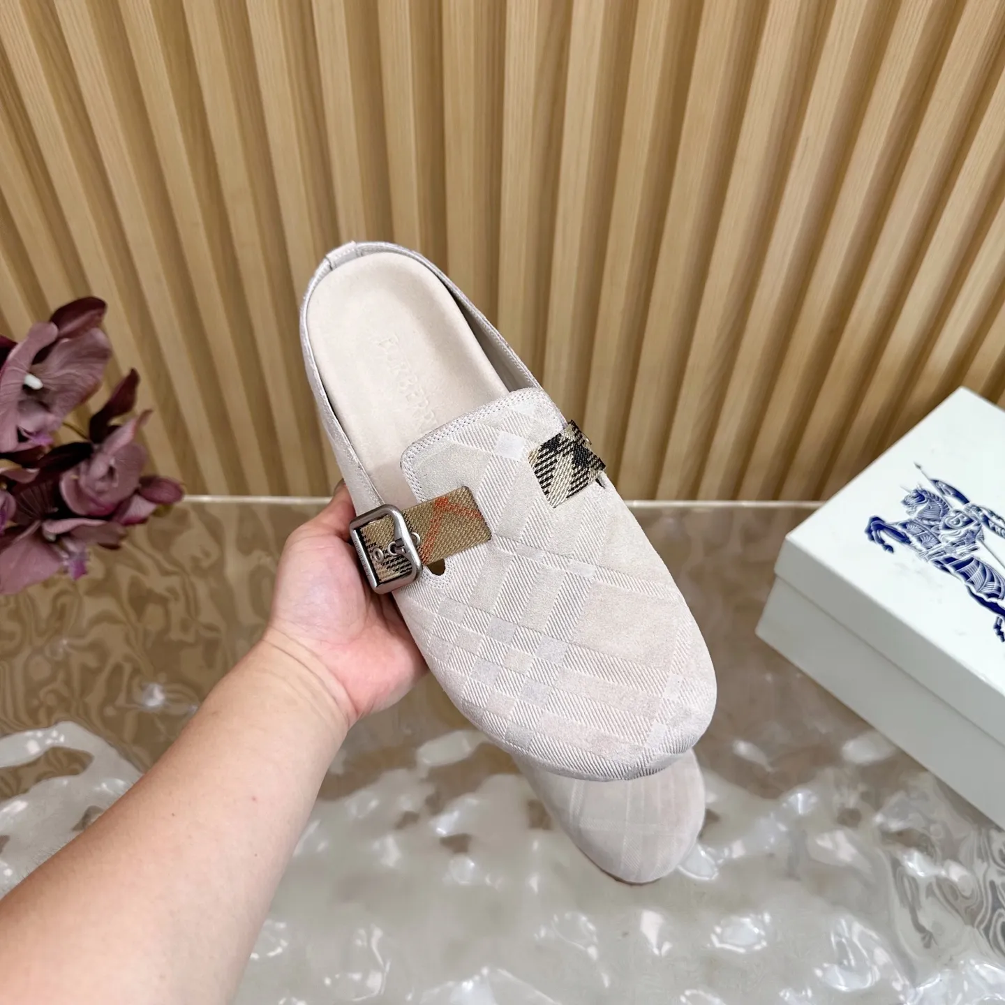 Burberry ビルケンシュトックスリッパ ベージュ 新作 - 画像 (8)