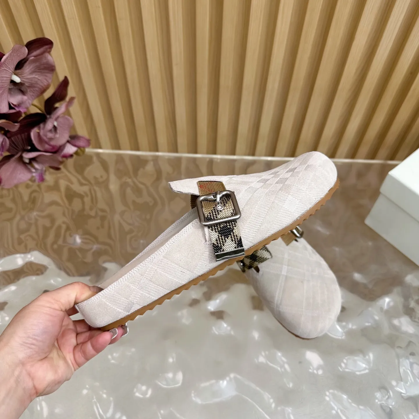 Burberry ビルケンシュトックスリッパ ベージュ 新作 - 画像 (9)