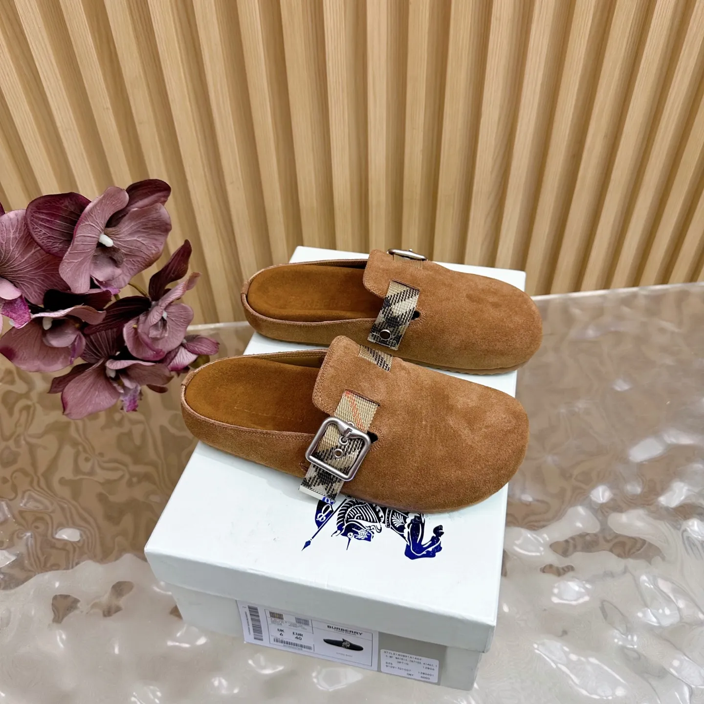 Burberry 茶色ビルケンシュトックのスリッパ新作
