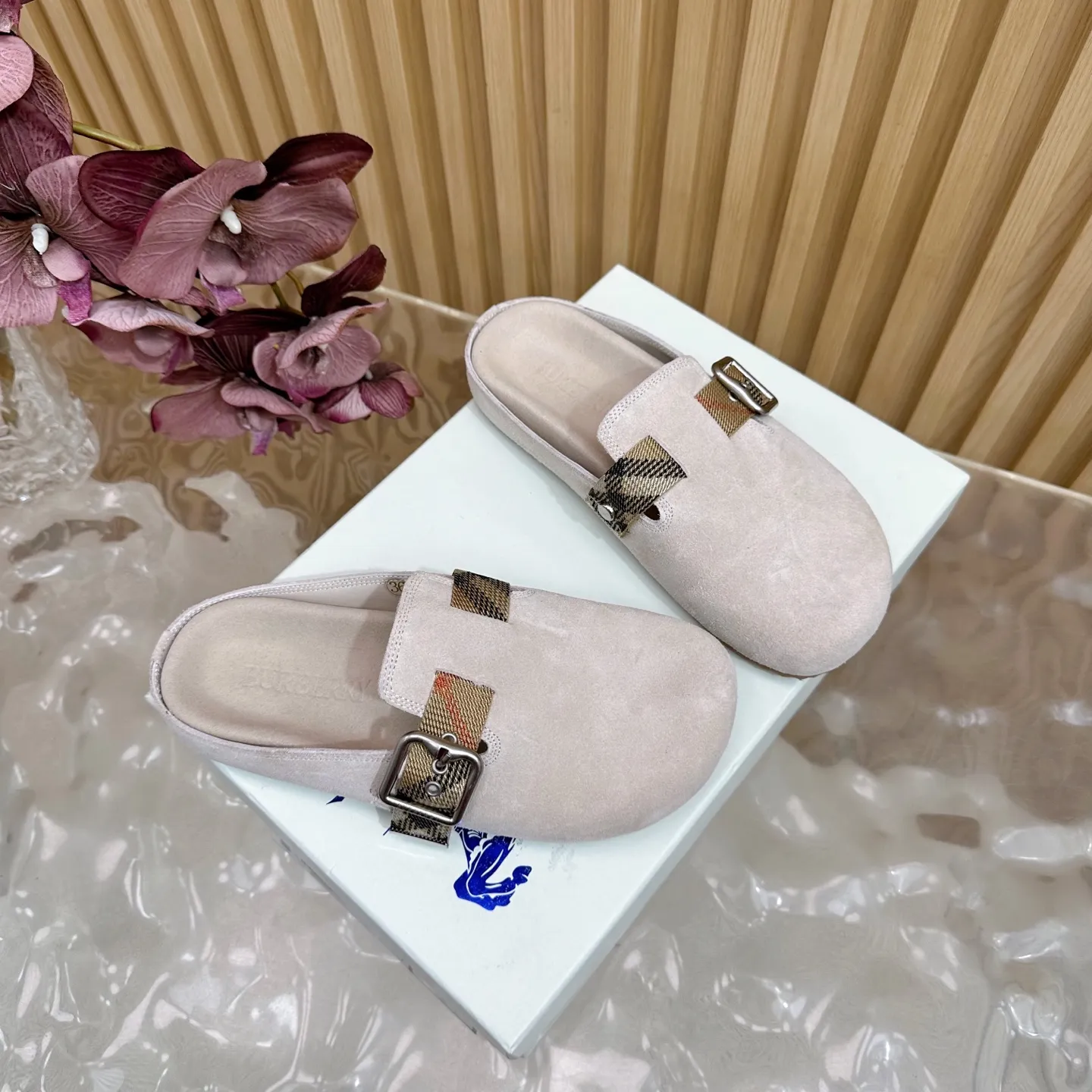 Burberry ビルケンシュトックのスリッパ ベージュ 新作 - 画像 (3)