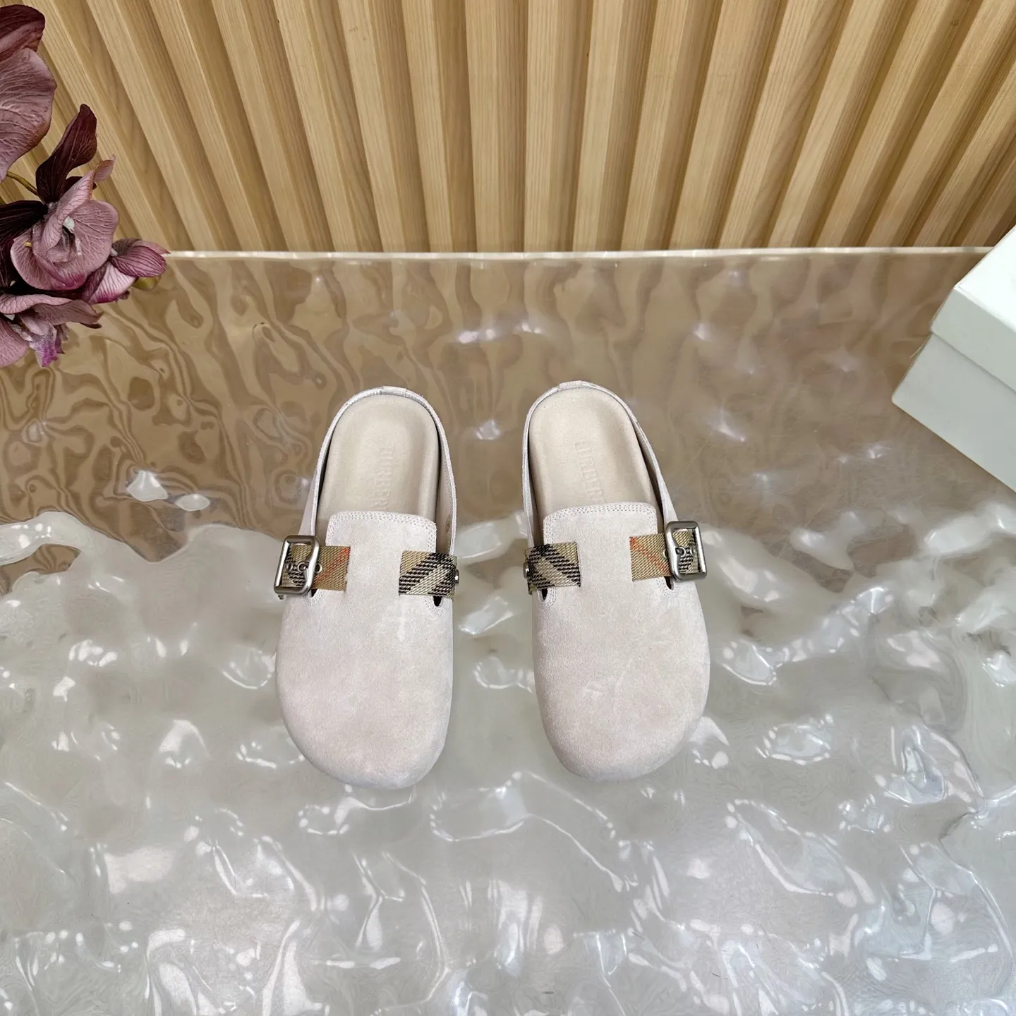 Burberry ビルケンシュトックのスリッパ ベージュ 新作 - 画像 (5)