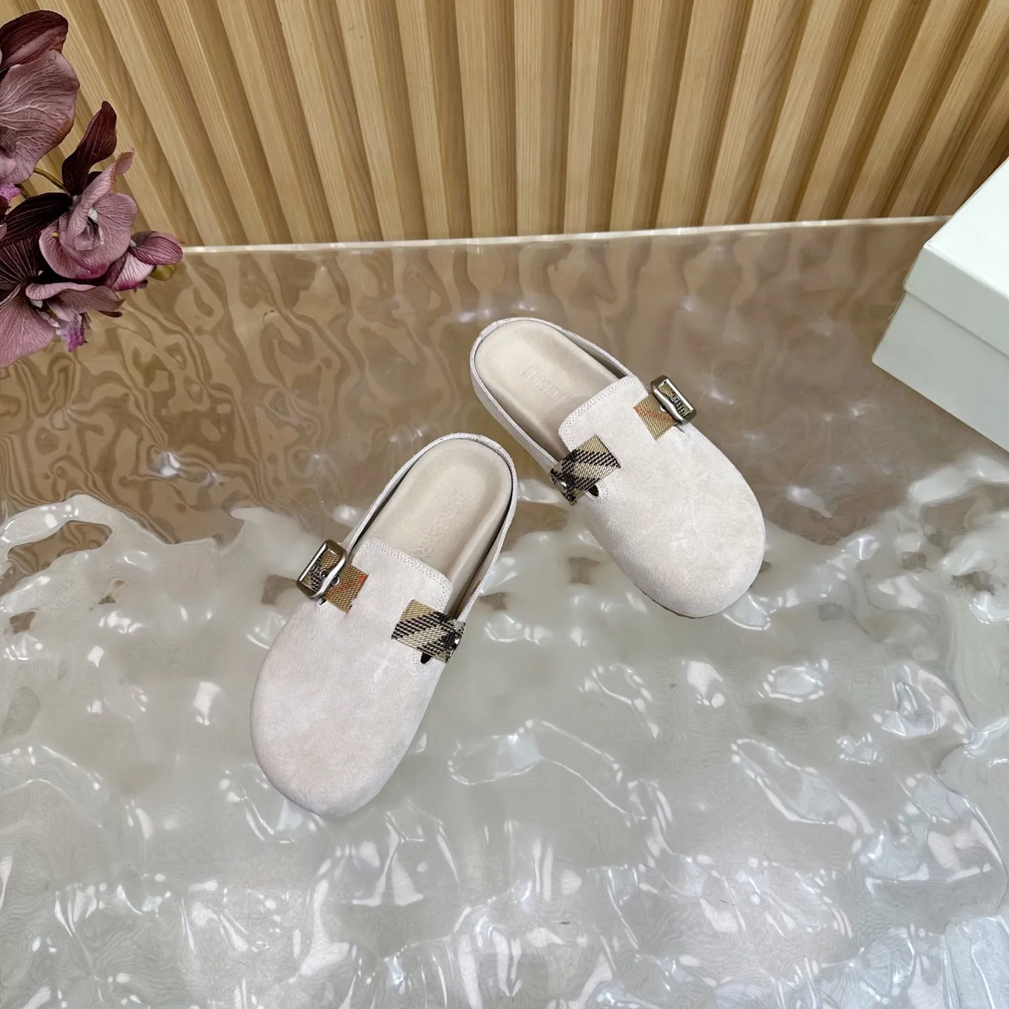 Burberry ビルケンシュトックのスリッパ ベージュ 新作 - 画像 (6)