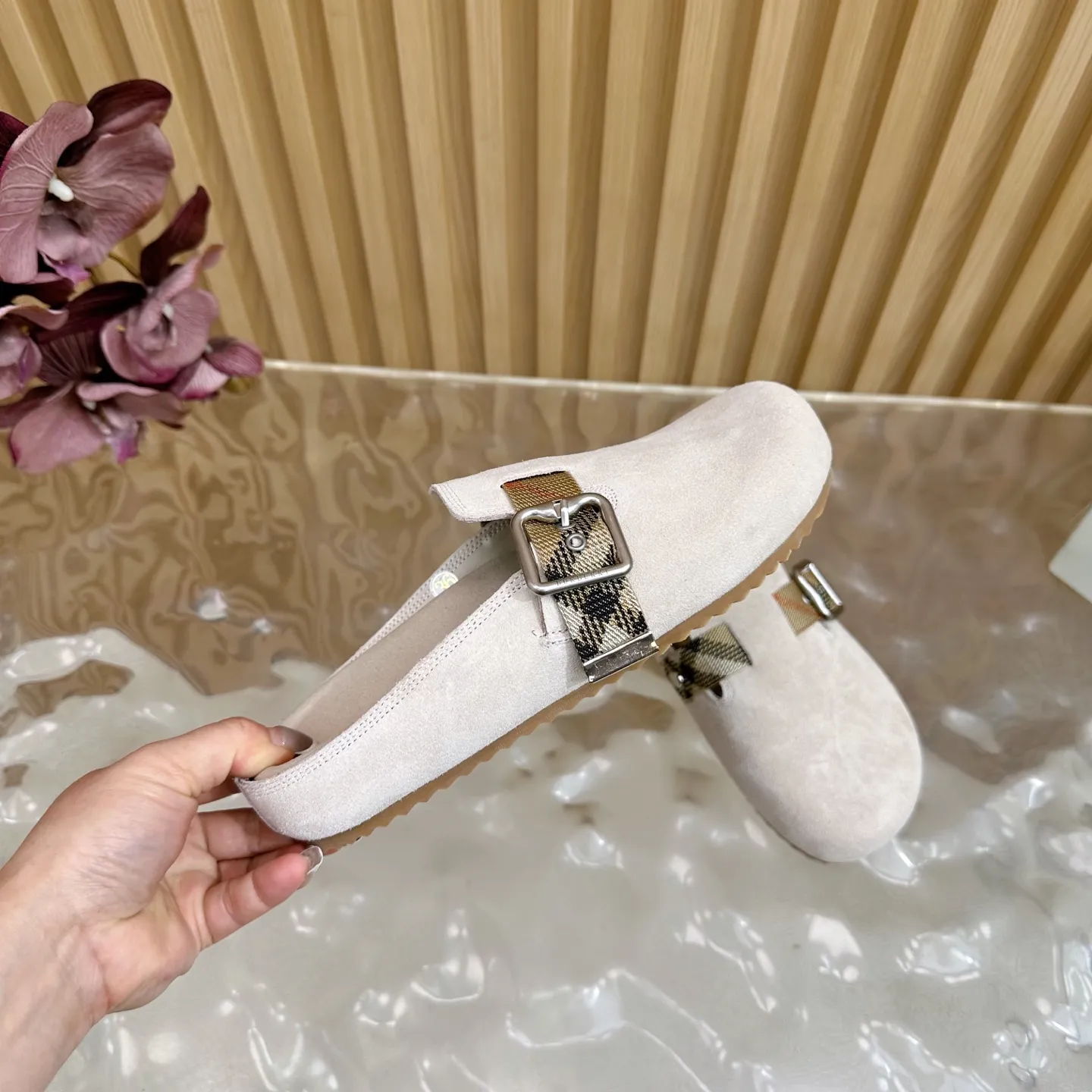 Burberry ビルケンシュトックのスリッパ ベージュ 新作 - 画像 (8)