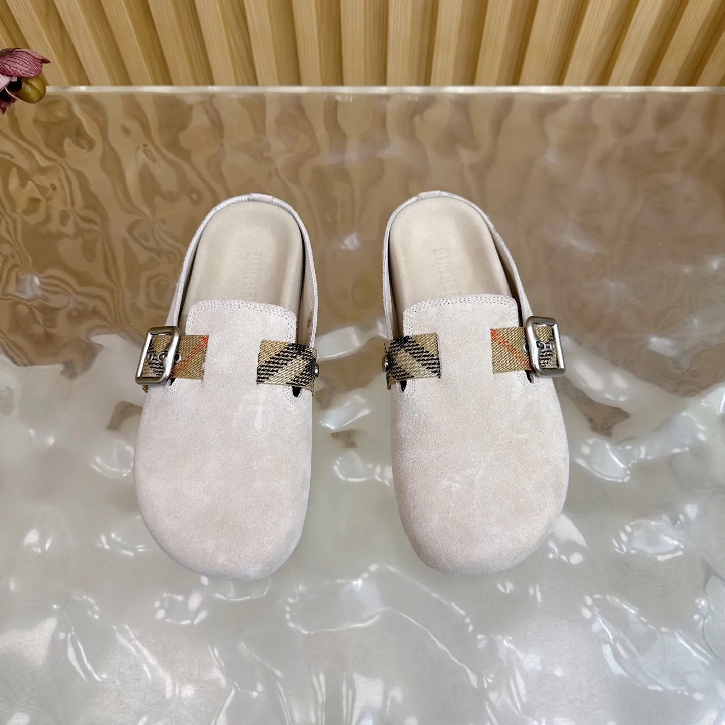 Burberry ビルケンシュトックのスリッパ ベージュ 新作 - 画像 (9)