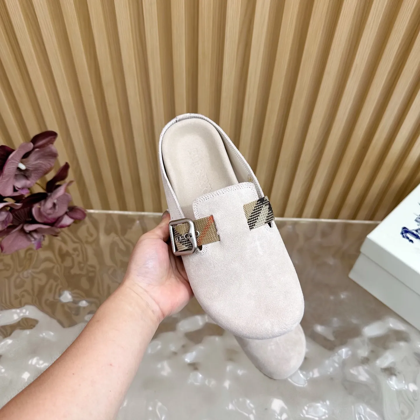 Burberry ビルケンシュトックのスリッパ ベージュ 新作 - 画像 (10)