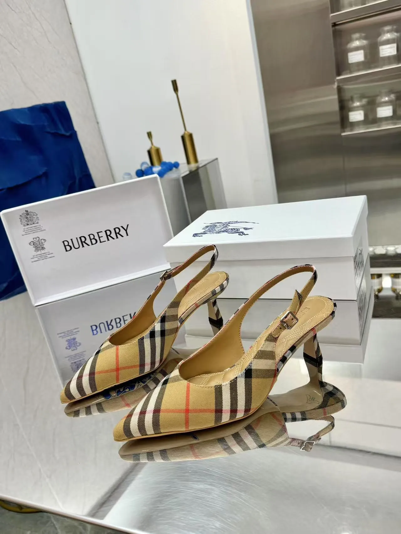 Burberry バーバリー細ヒールフラットシューズ新作
