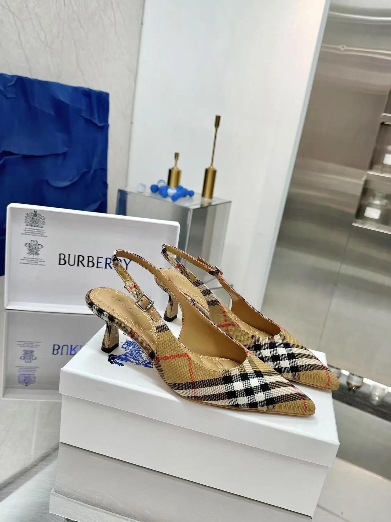 Burberry バーバリー細ヒールフラットシューズ新作 - 画像 (6)