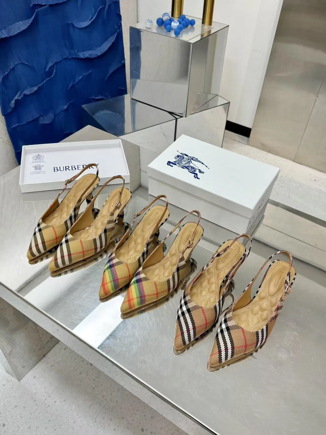 Burberry バーバリー細ヒールフラットシューズ新作 - 画像 (9)