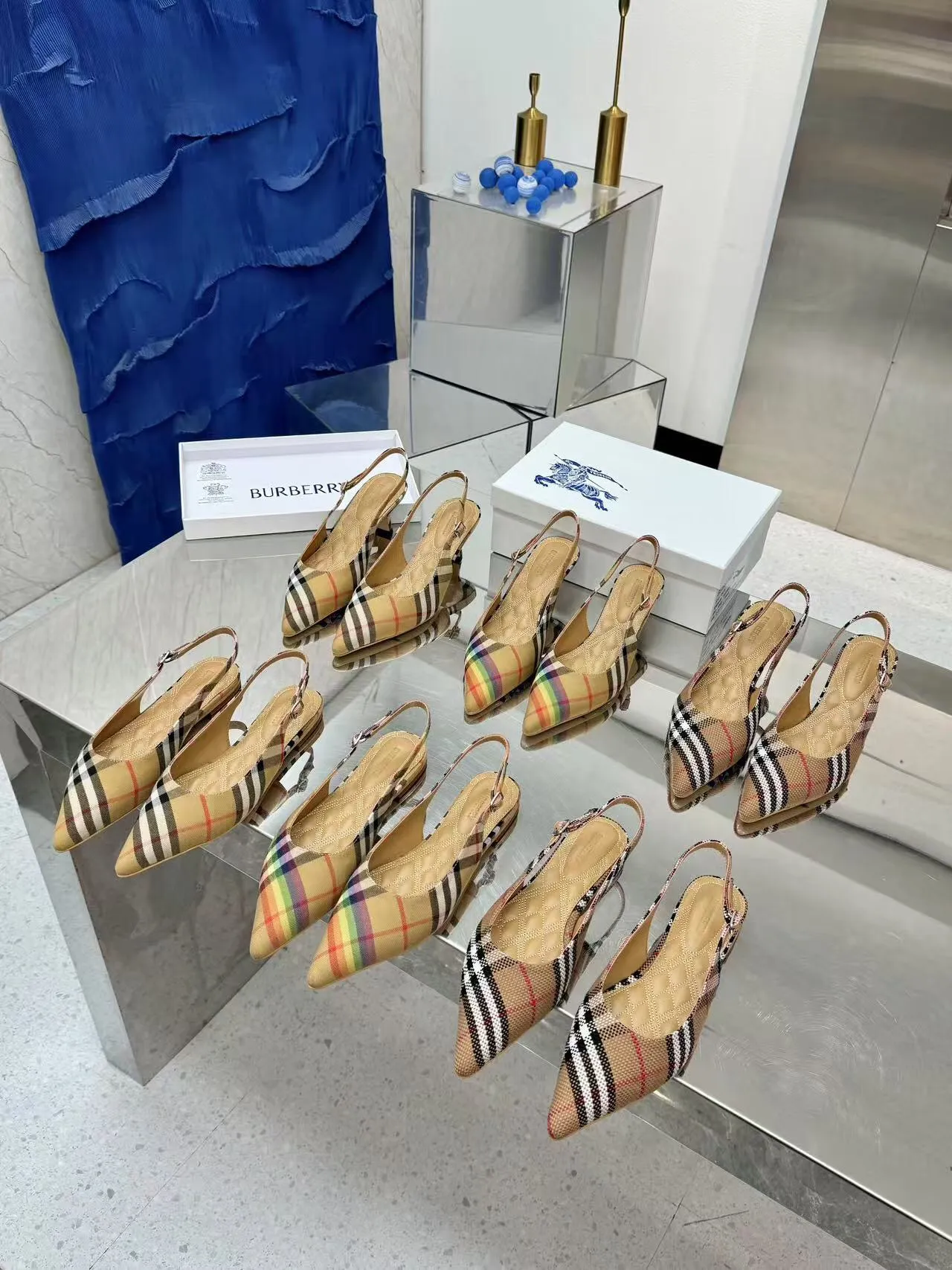 Burberry バーバリー細ヒールフラットシューズ新作 - 画像 (10)