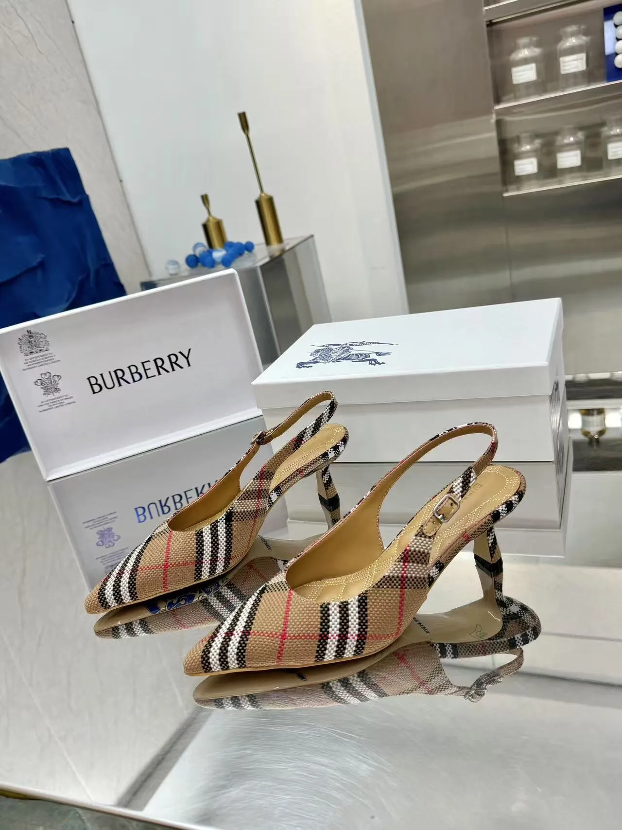 Burberry 細ヒールチェック柄スリッパ新作