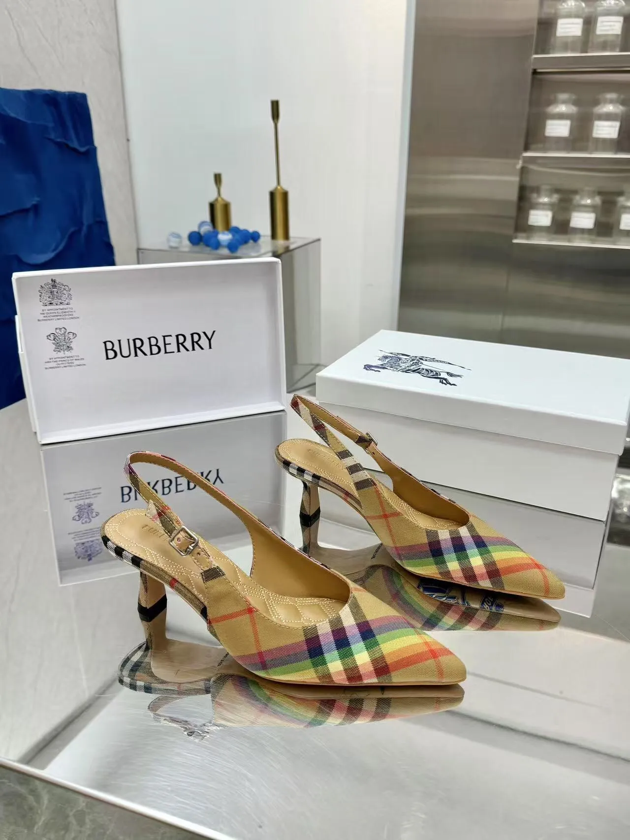 Burberry バーバリー グレー ヒョウ柄 スリッパ - 画像 (3)