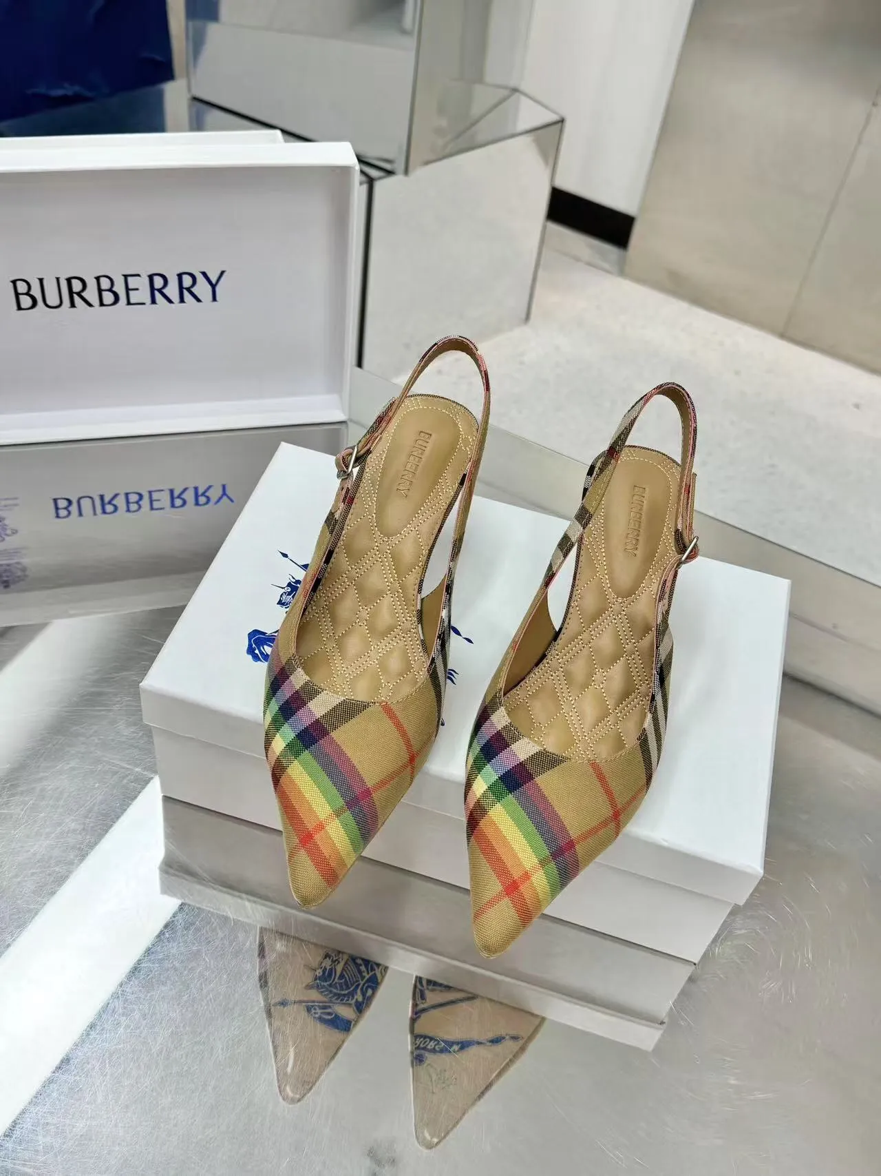 Burberry バーバリー グレー ヒョウ柄 スリッパ - 画像 (7)