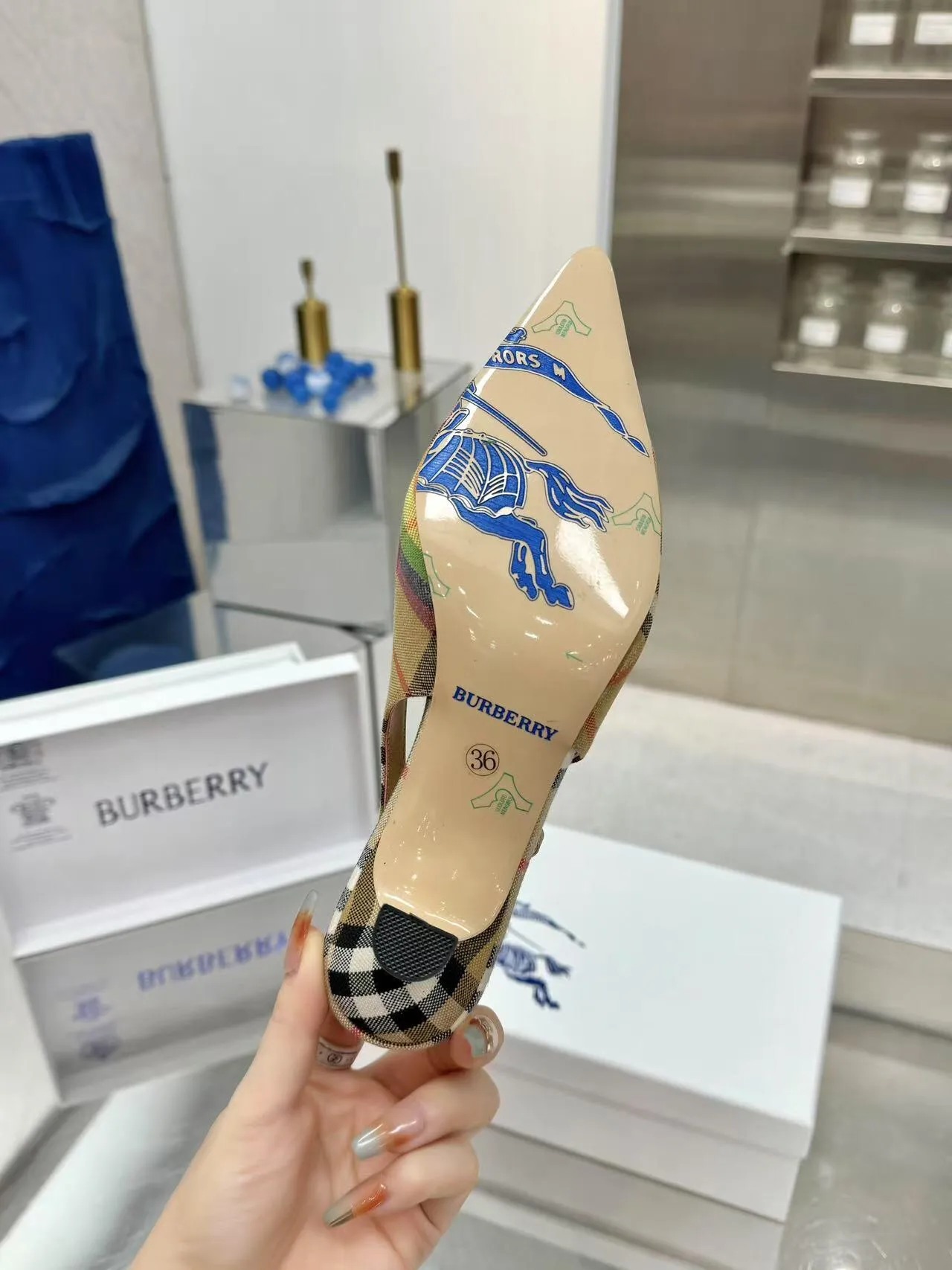 Burberry バーバリー グレー ヒョウ柄 スリッパ - 画像 (8)