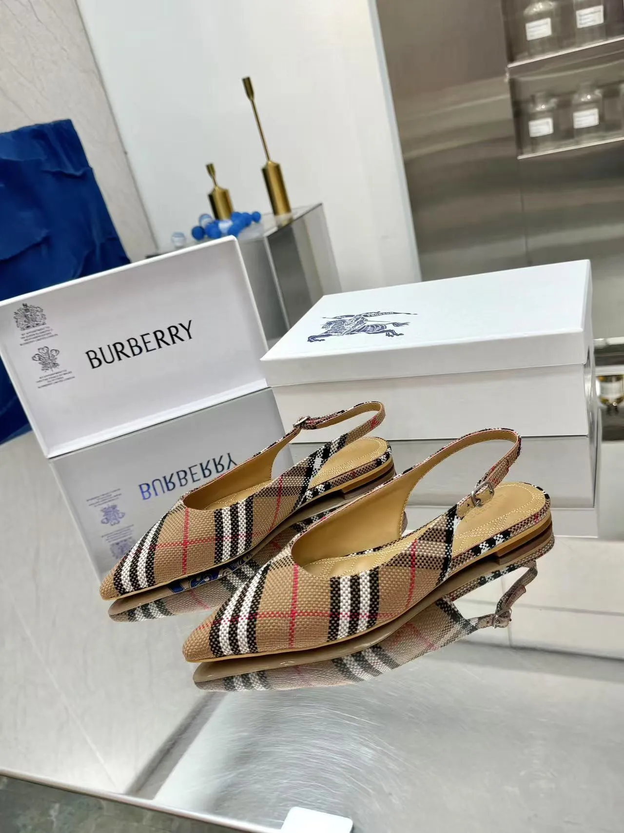 Burberry バーバリー 細ヒール フラットシューズ ベージュ 新作
