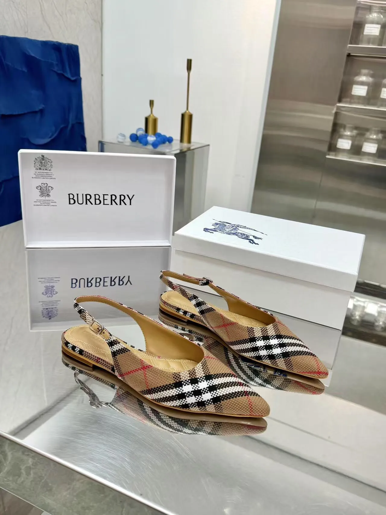 Burberry バーバリー 細ヒール フラットシューズ ベージュ 新作 - 画像 (4)