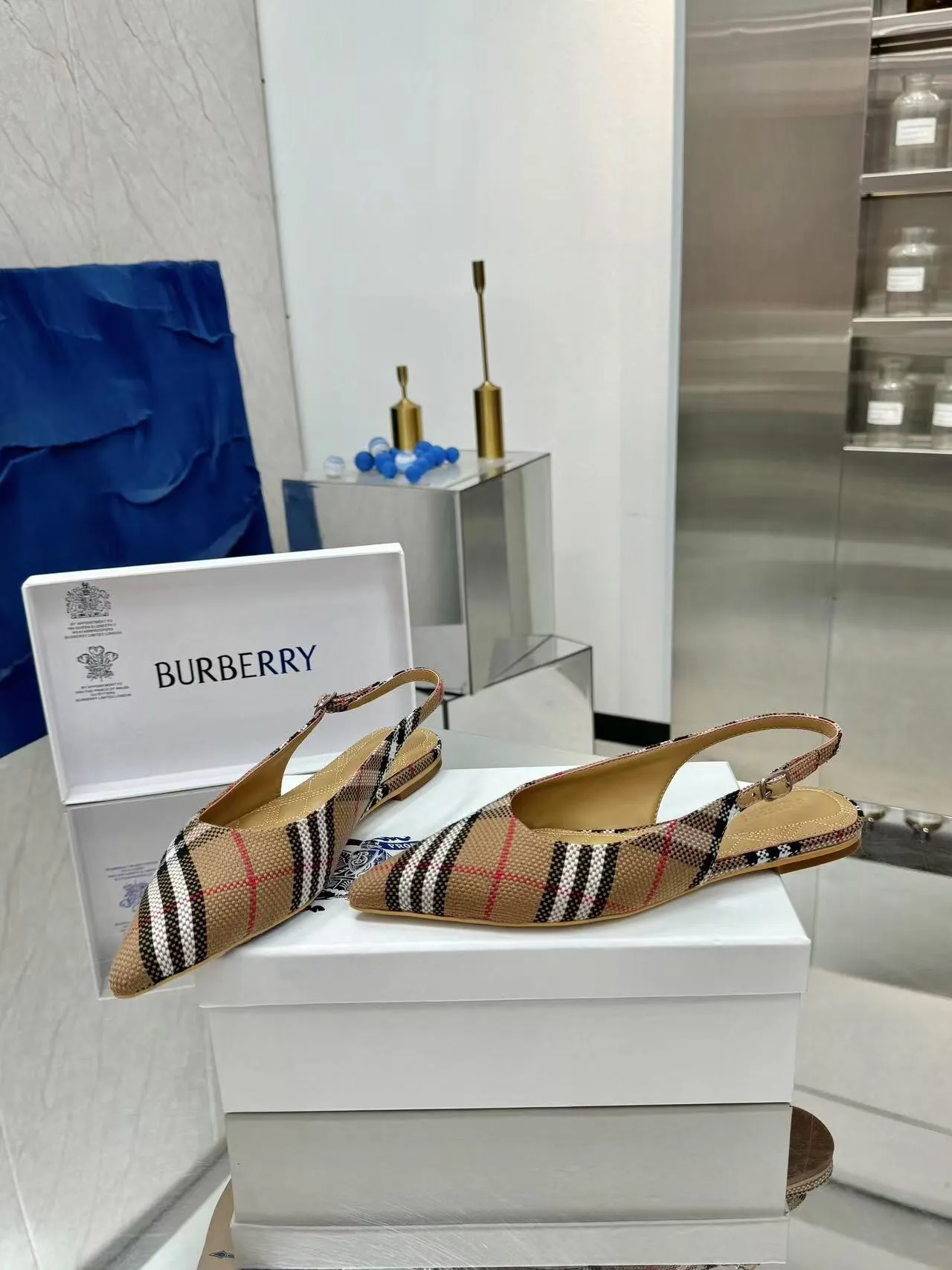 Burberry バーバリー 細ヒール フラットシューズ ベージュ 新作 - 画像 (6)