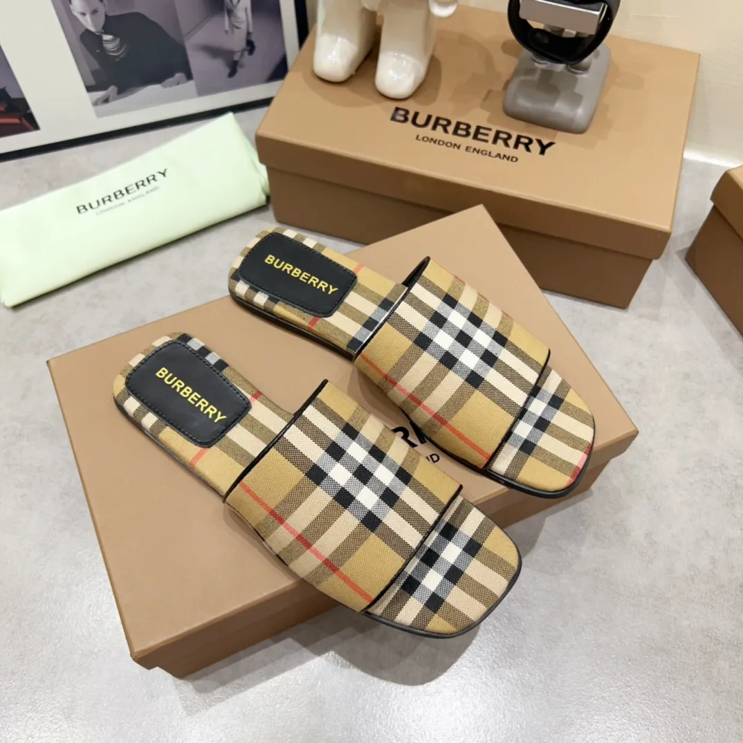 Burberry グレーチェック柄チャンキーヒールスリッパ - 画像 (3)