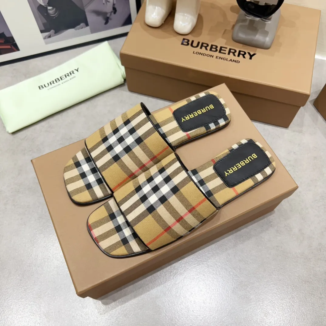 Burberry グレーチェック柄チャンキーヒールスリッパ - 画像 (4)