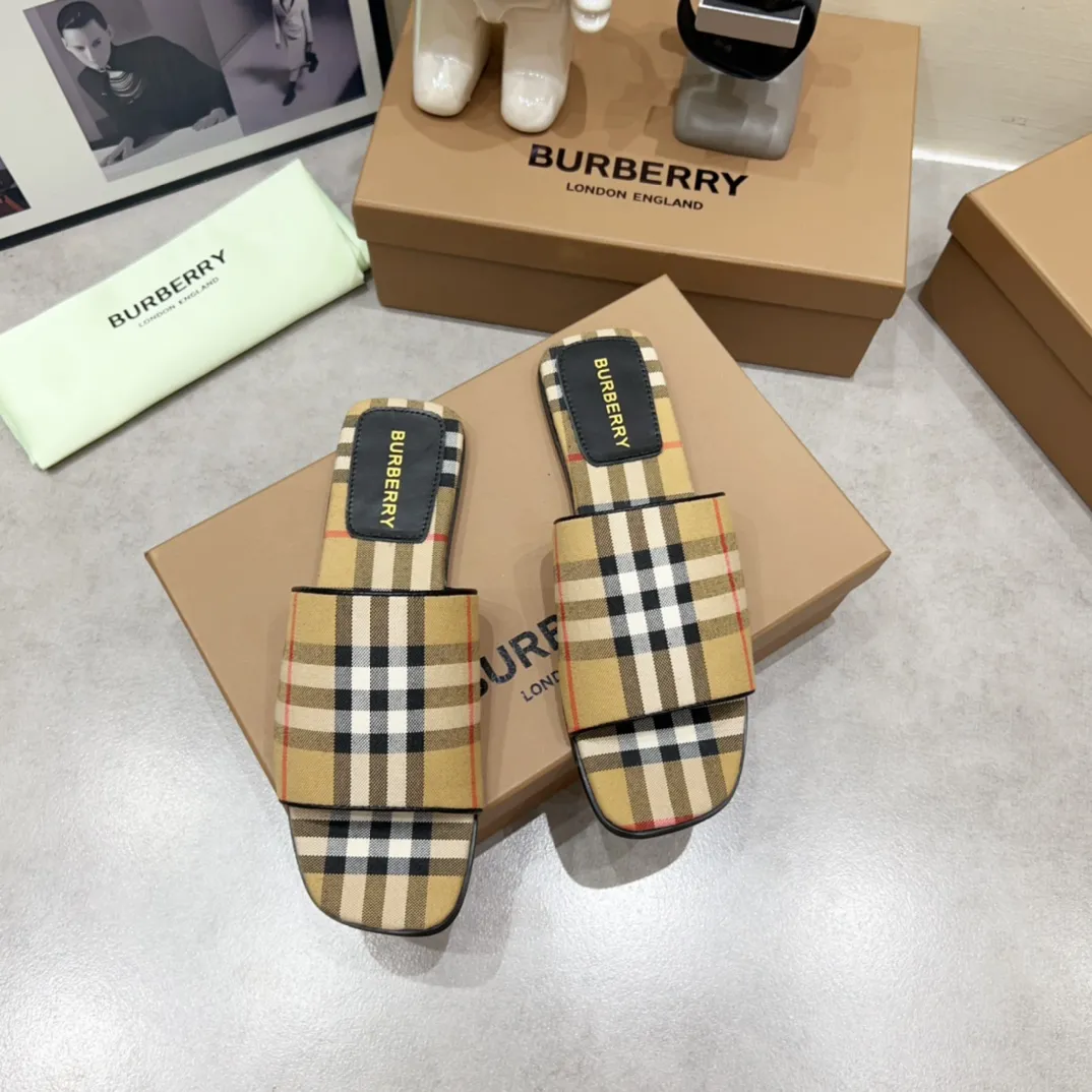 Burberry グレーチェック柄チャンキーヒールスリッパ - 画像 (5)