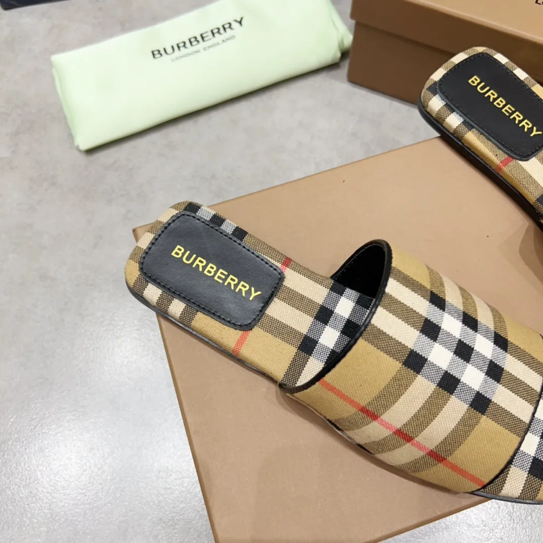 Burberry グレーチェック柄チャンキーヒールスリッパ - 画像 (9)