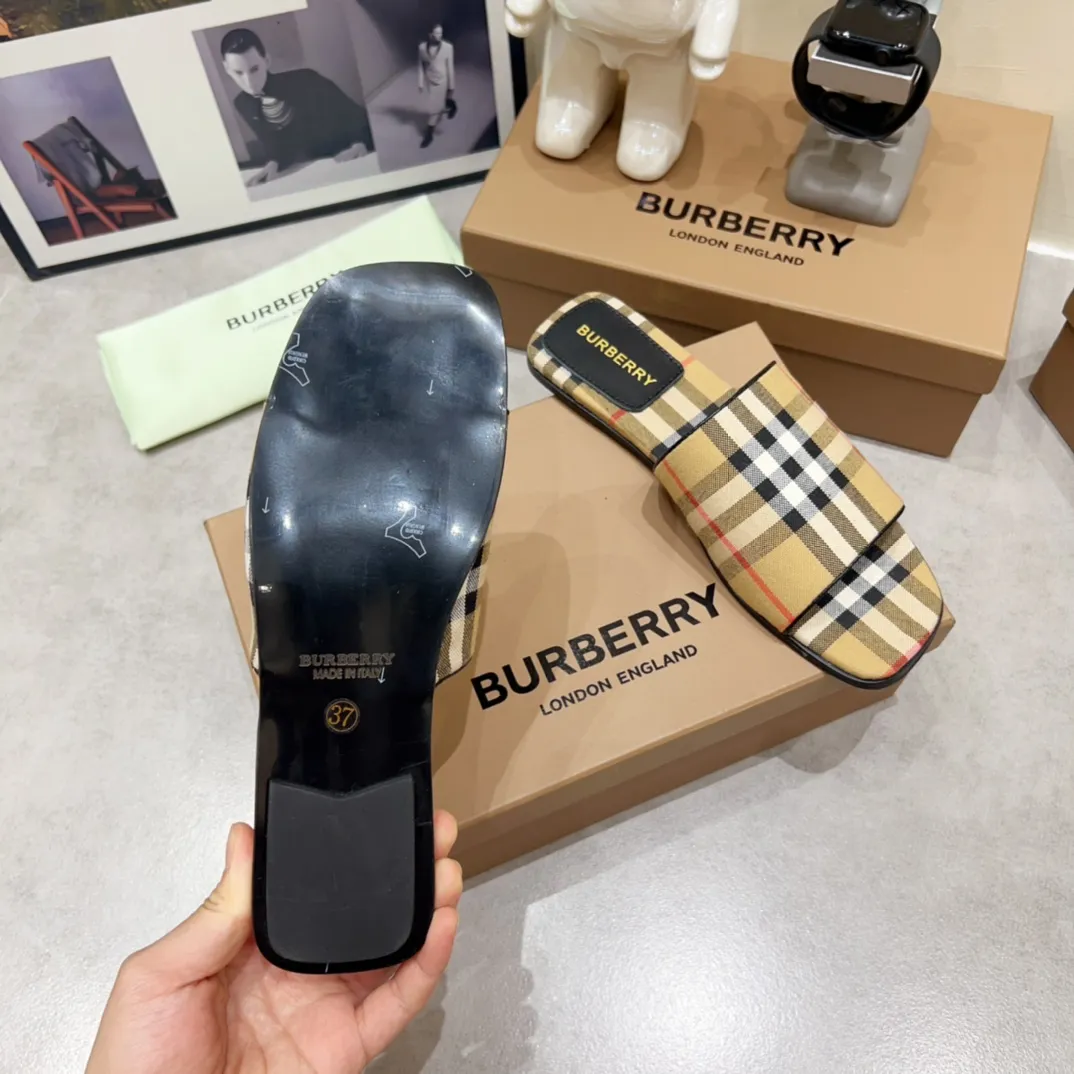 Burberry グレーチェック柄チャンキーヒールスリッパ - 画像 (10)