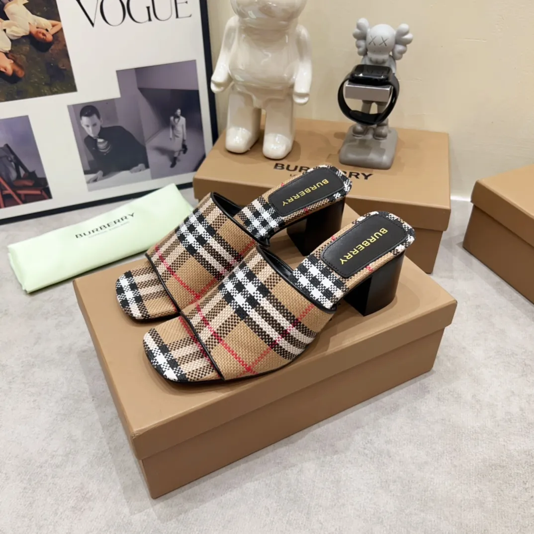 Burberry チェック柄チャンキーヒールスリッパ - 画像 (3)