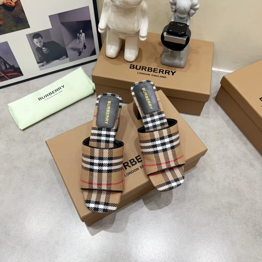 Burberry チェック柄チャンキーヒールスリッパ - 画像 (6)