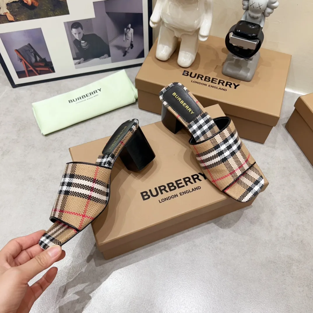 Burberry チェック柄チャンキーヒールスリッパ - 画像 (7)