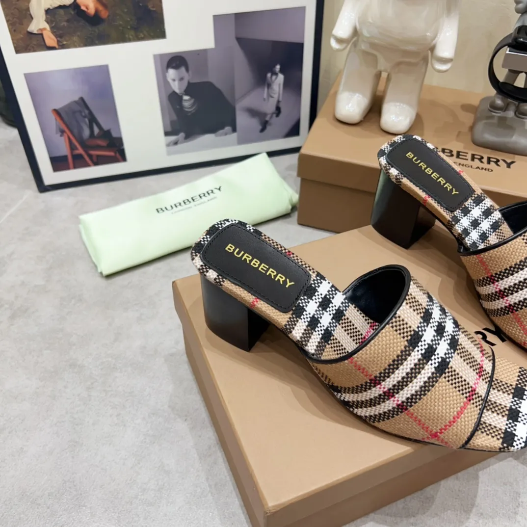 Burberry チェック柄チャンキーヒールスリッパ - 画像 (9)