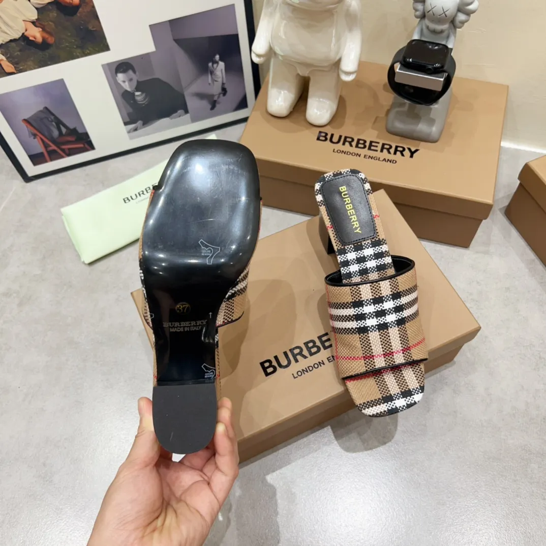 Burberry チェック柄チャンキーヒールスリッパ - 画像 (10)