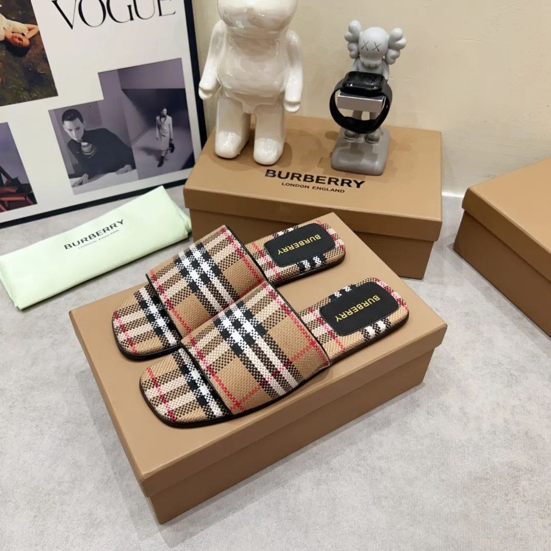 Burberry チャンキーヒールグレースリッパ新作 - 画像 (4)