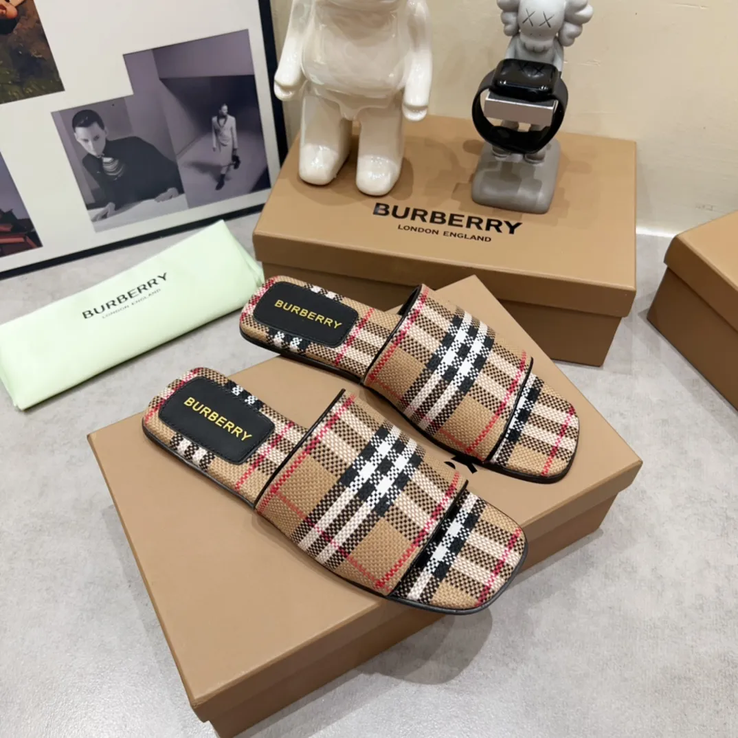 Burberry チャンキーヒールグレースリッパ新作 - 画像 (5)