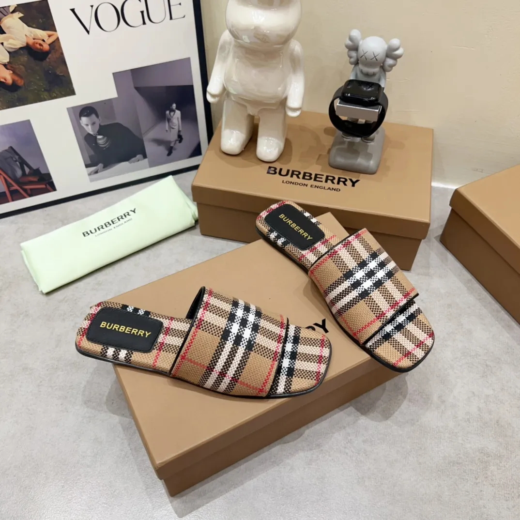 Burberry チャンキーヒールグレースリッパ新作 - 画像 (6)