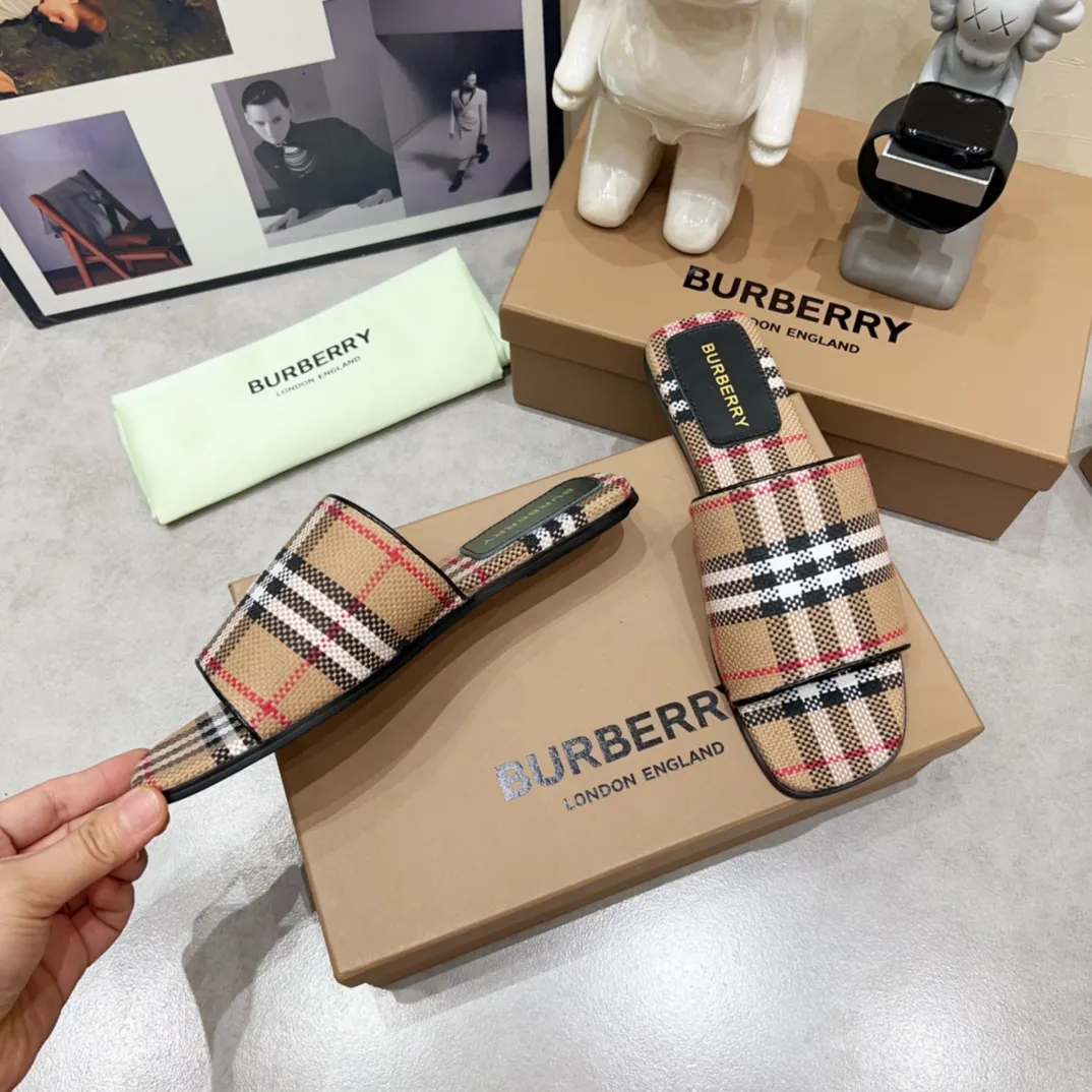Burberry チャンキーヒールグレースリッパ新作 - 画像 (7)
