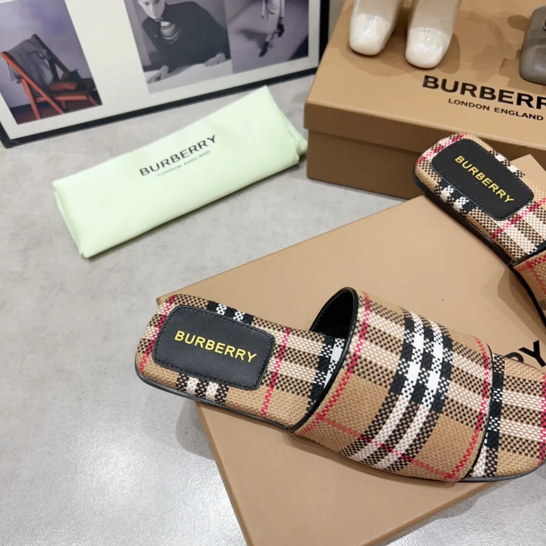Burberry チャンキーヒールグレースリッパ新作 - 画像 (9)