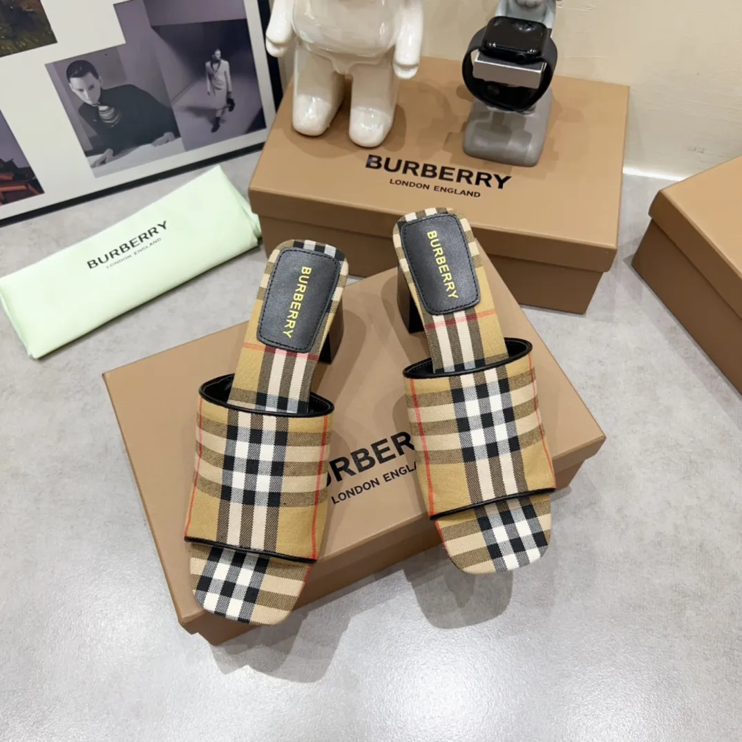 Burberry チャンキーヒール スリッパ グレー 新作 - 画像 (3)