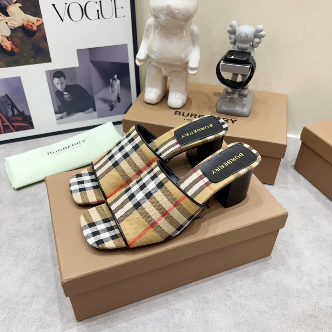 Burberry チャンキーヒール スリッパ グレー 新作 - 画像 (5)