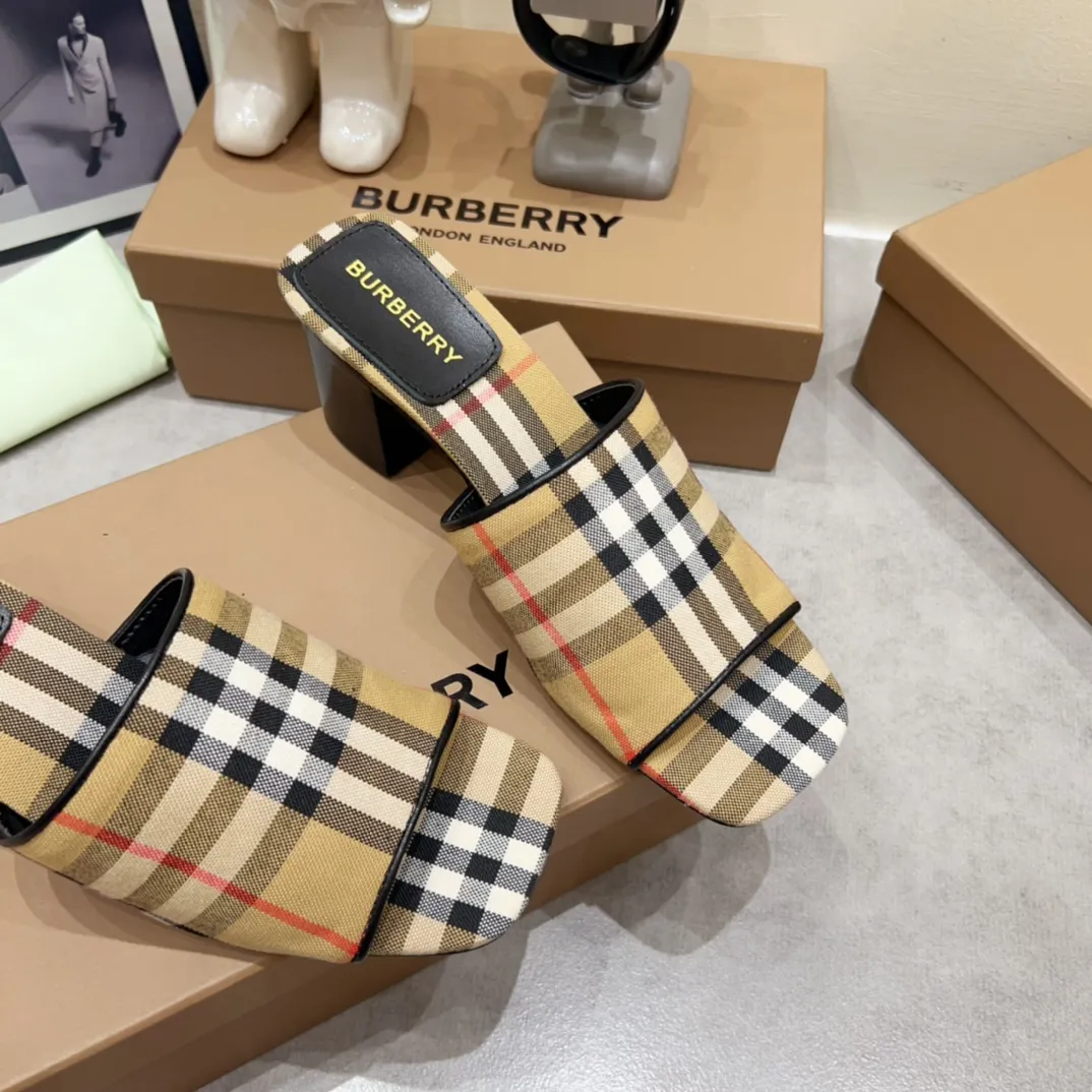 Burberry チャンキーヒール スリッパ グレー 新作 - 画像 (8)
