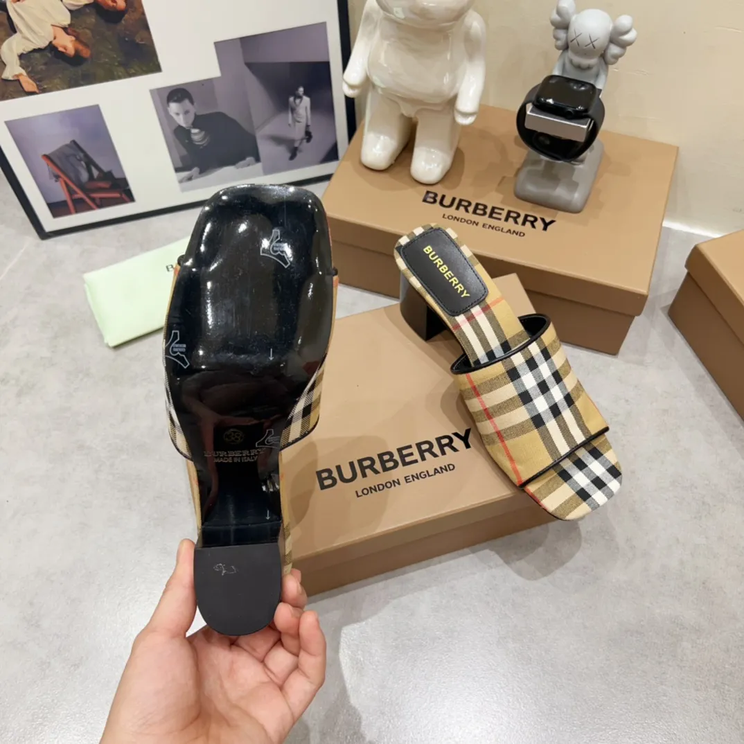 Burberry チャンキーヒール スリッパ グレー 新作 - 画像 (10)