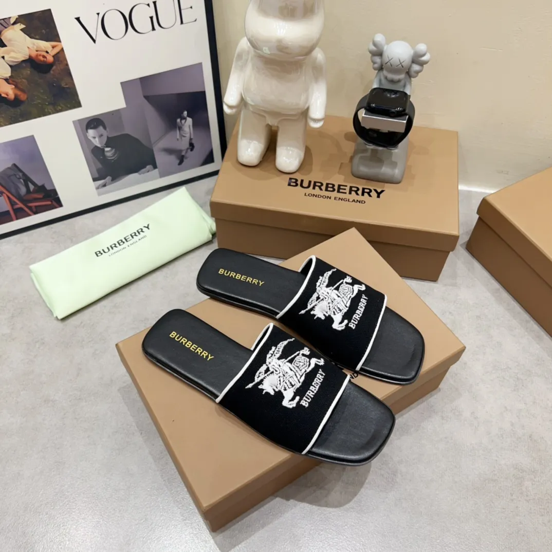 Burberry グレーチャンキーヒールスリッパ新作 - 画像 (4)